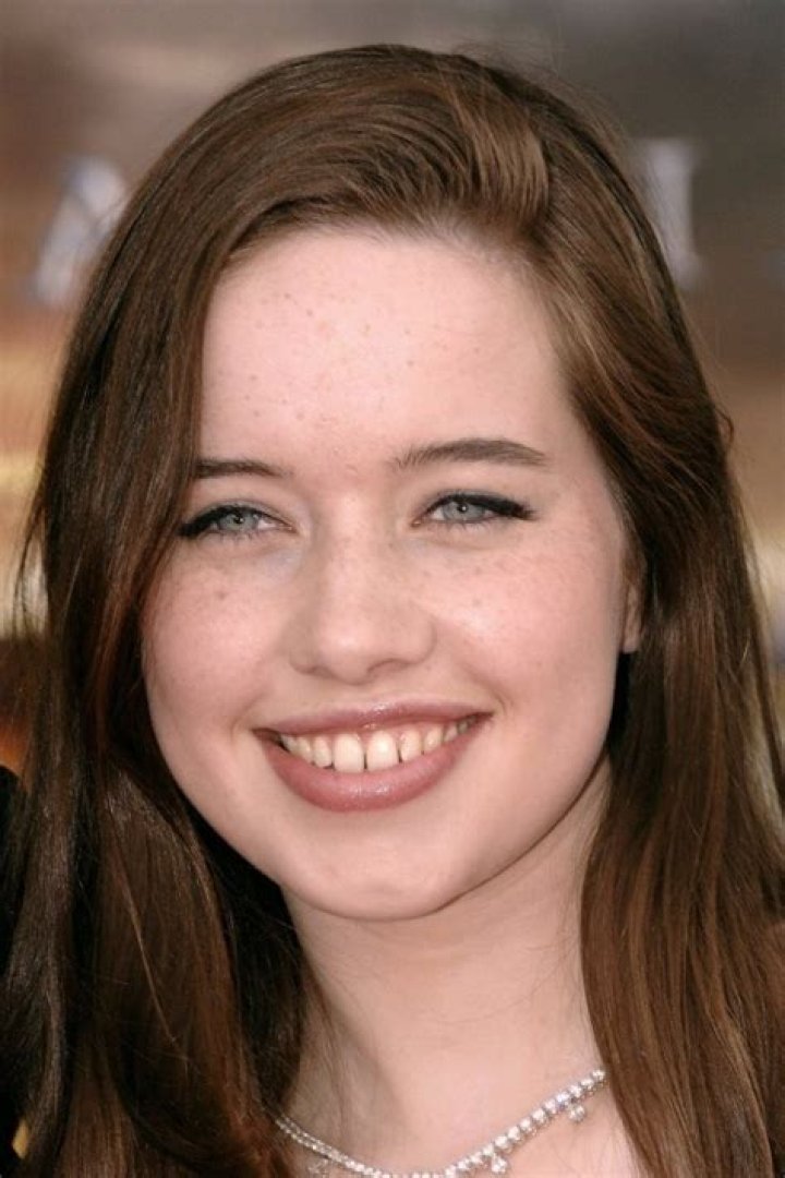 Anna Popplewell Bio, Wiki, Age, Height, Family, Husband, Movies and Net Worth.