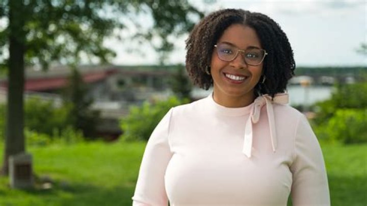 Erica Stapleton Reporter Bio, Age, Education, Spouse, News12, Salary, and Net worth.