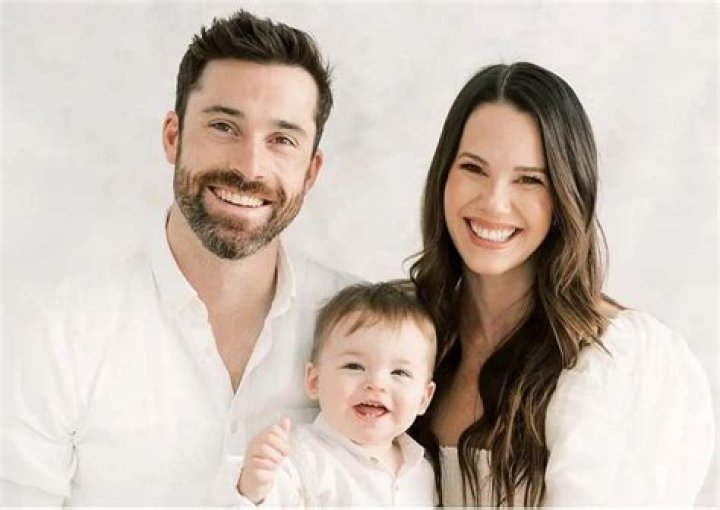 Erik Gudbranson Age, Wiki, Biography, Wife, Children, Salary, Net Worth, Parents