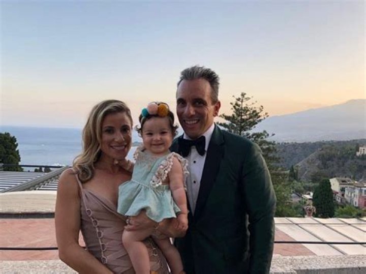 Lana Gomez Bio – Age, Family & Facts about Sebastian Maniscalco’s Wife
