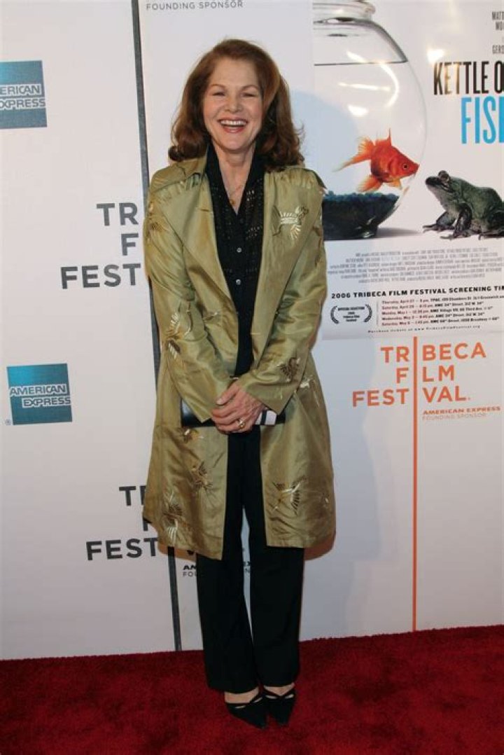 Lois Chiles Bio, Wiki, Age, Height, Family, Husband, Movies, Tv shows, Moonraker, and Net Worth.