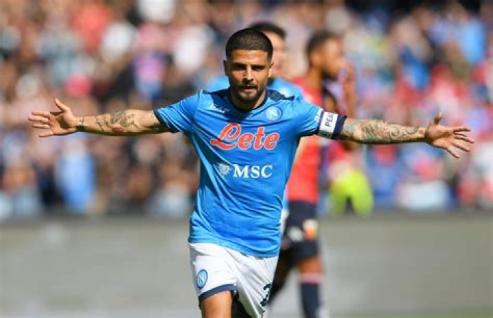 Lorenzo Insigne Biography, Family, Height, Weight, Wife, Napoli, Honours, Jersey and Video