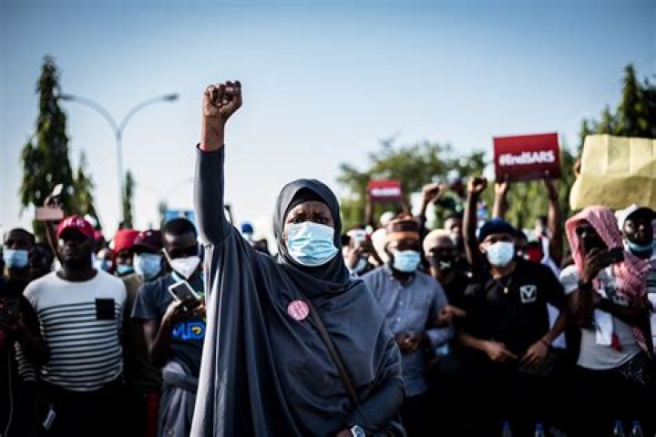 Meet Aisha Yesufu, The Woman Who Beat All Odds, Tear Gas And Police Harassment To Lead The Abuja #EndSARS Protest (Photos)