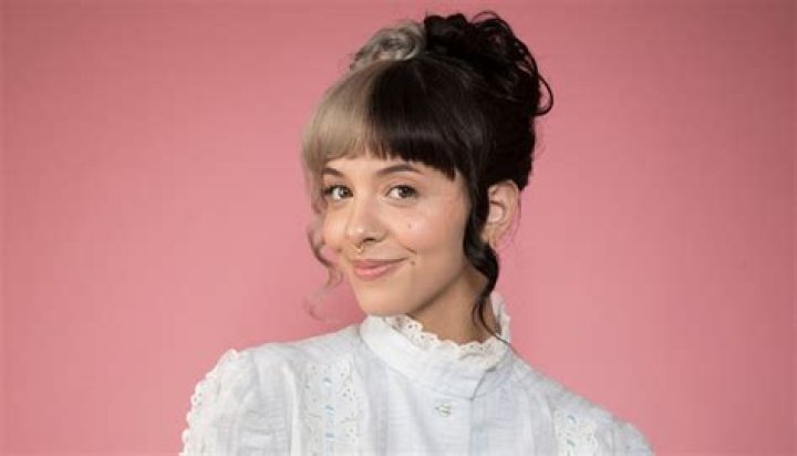Melanie Martinez Bio, Age, Height, Career, Husband, Children, Net Worth